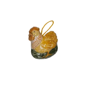 Pendente raffigurante una gallina