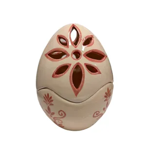 Uovo di Pasqua grande traforato con decorazione classica colore rosa (al momento esaurito)