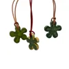 Collana con ciondolo fioriforme verde con bordo naturale in terracotta - foto 1