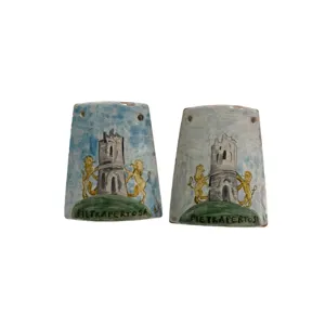 Tegola in ceramica "Pietrapertosa" con torre medievale e leoni araldici